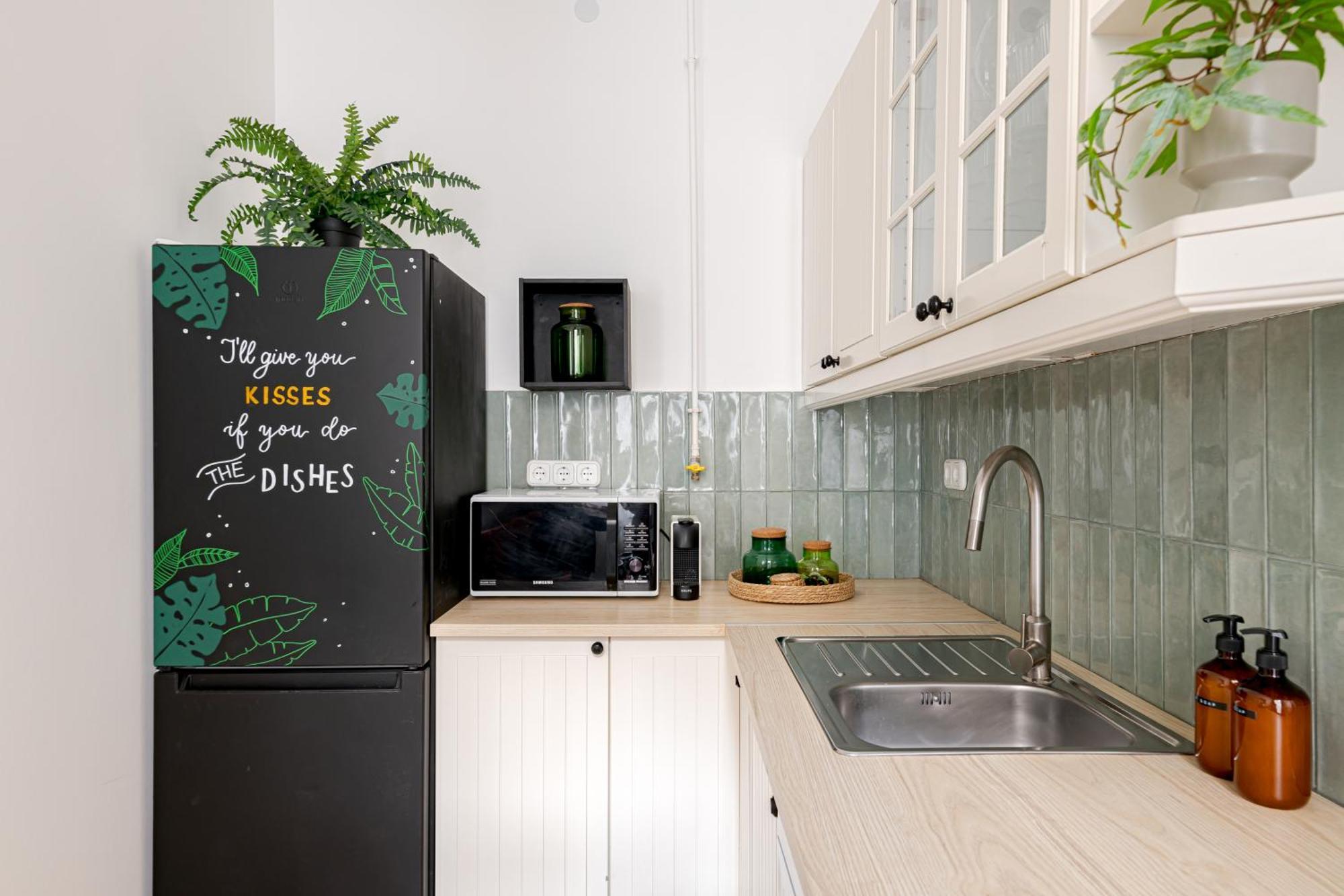 Jungle Aesthetics Downtown Apartman Aircon And Garage Parking Budapest Eksteriør bilde