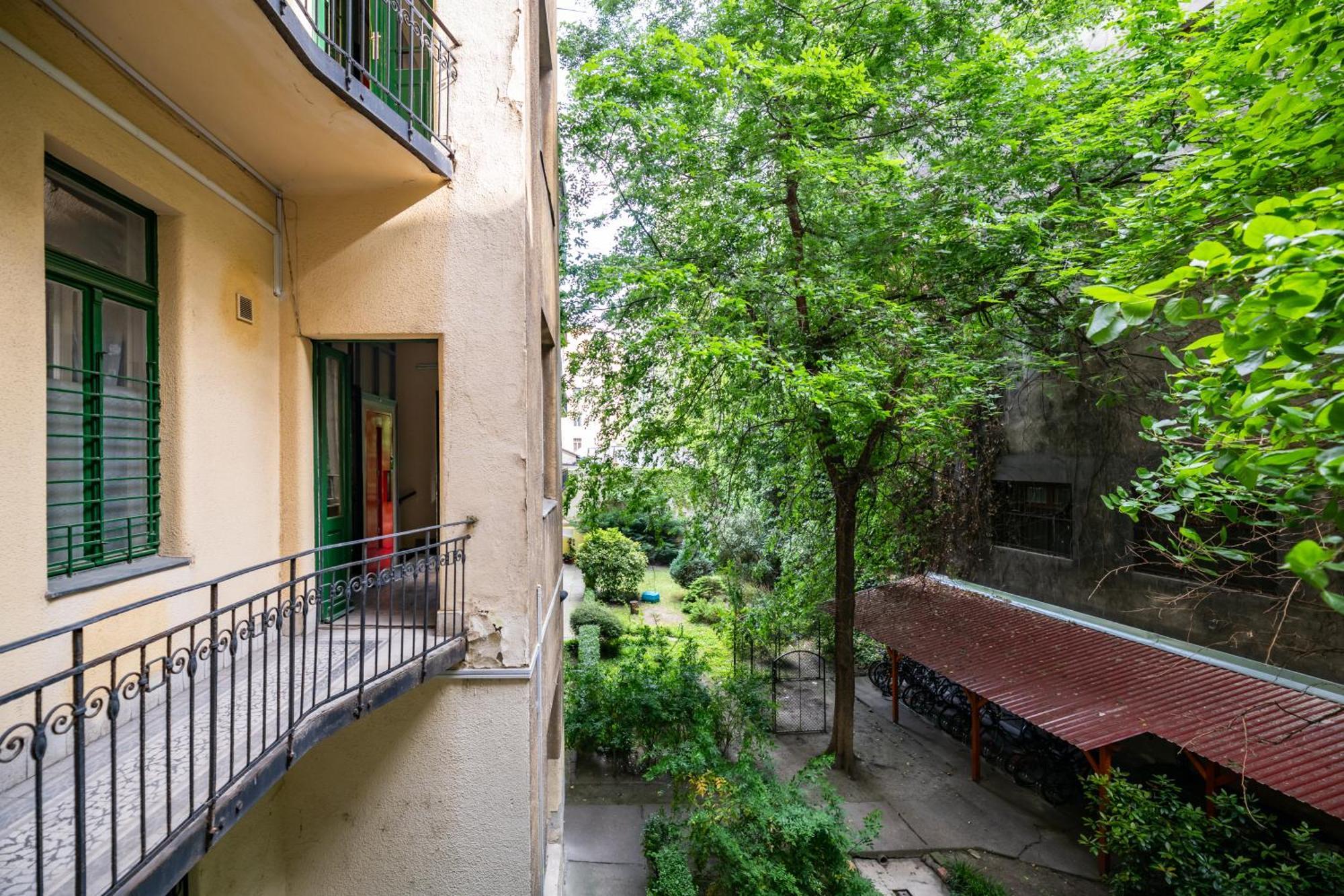 Jungle Aesthetics Downtown Apartman Aircon And Garage Parking Budapest Eksteriør bilde